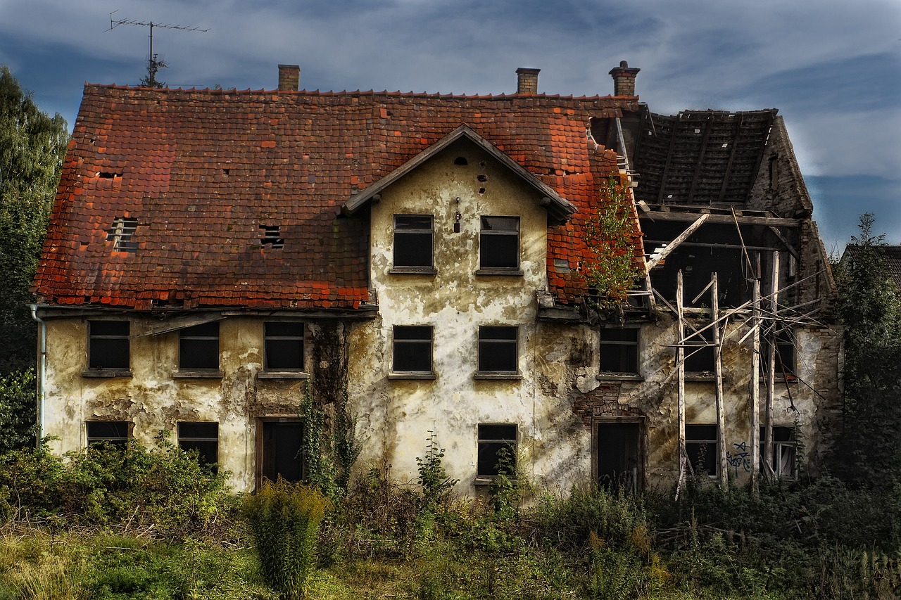 Haus baufällig kaputt Haus baufällig kaputt